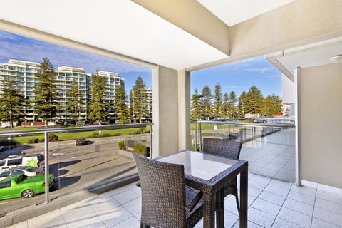 Glenelg Beach Studio - Australia Accommodation 11