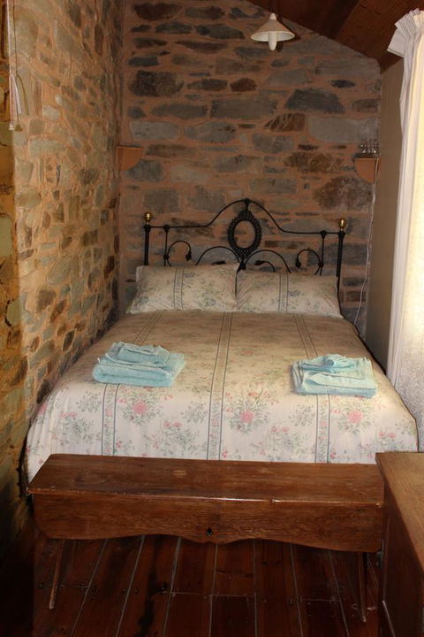Hillside Cottage - Australia Accommodation 3