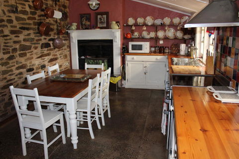 Hillside Cottage - Australia Accommodation 2