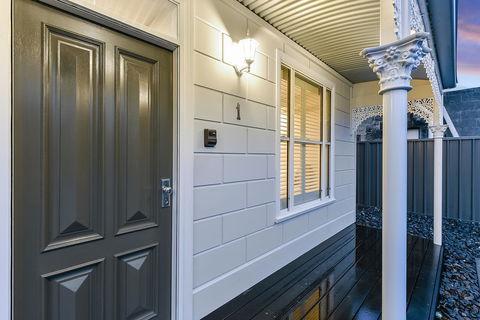 Aloha Central Luxury Apartments - Australia Accommodation 22