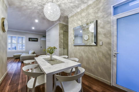 Aloha Central Luxury Apartments - Australia Accommodation 9