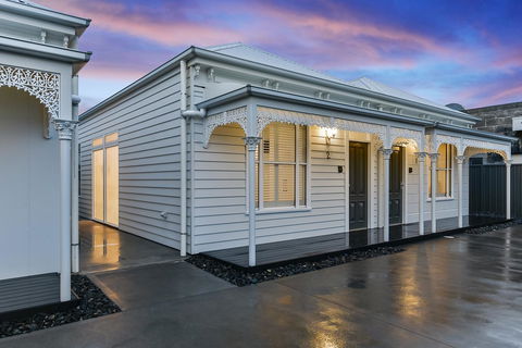Aloha Central Luxury Apartments - Australia Accommodation 21