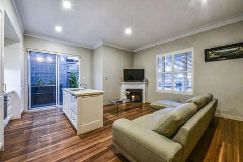 Aloha Central Luxury Apartments - Australia Accommodation 3