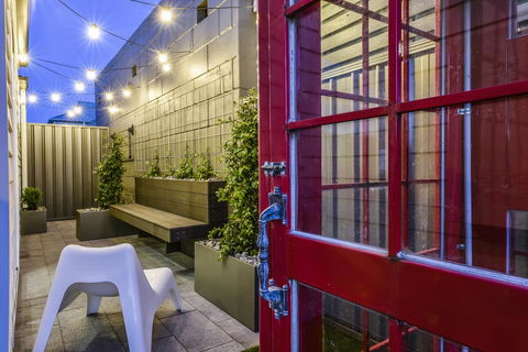 Aloha Central Luxury Apartments - Australia Accommodation 11