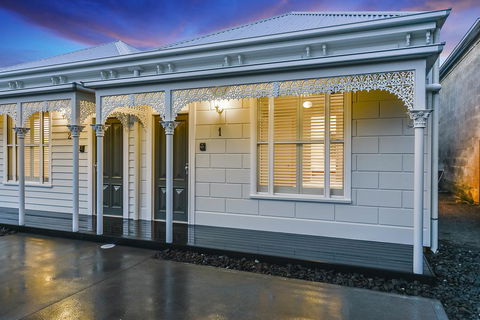 Aloha Central Luxury Apartments - Australia Accommodation 1