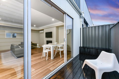 Aloha Central Luxury Apartments - Australia Accommodation 25