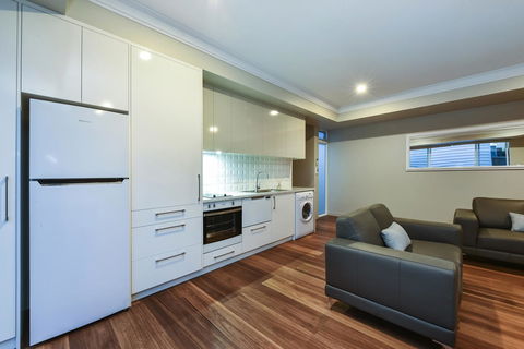 Aloha Central Luxury Apartments - Australia Accommodation 29