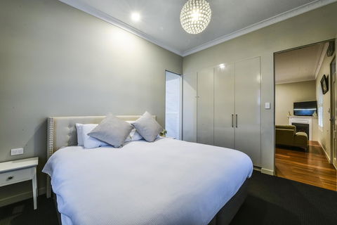 Aloha Central Luxury Apartments - Australia Accommodation 14