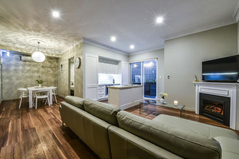 Aloha Central Luxury Apartments - Australia Accommodation 8