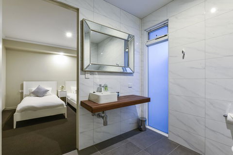 Aloha Central Luxury Apartments - Australia Accommodation 26