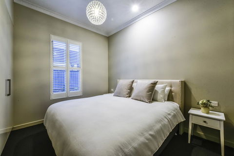 Aloha Central Luxury Apartments - Australia Accommodation 4