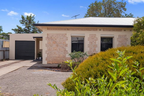 Cute And Cosy - Events, Workers, Getaways - Australia Accommodation 0
