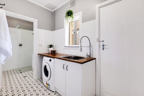 Cute And Cosy - Events, Workers, Getaways - Australia Accommodation 11