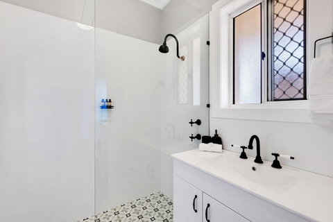 Cute And Cosy - Events, Workers, Getaways - Australia Accommodation 10
