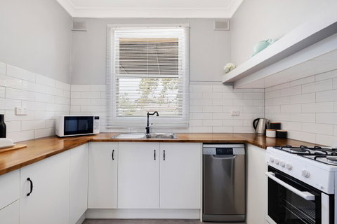 Cute And Cosy - Events, Workers, Getaways - Australia Accommodation 9