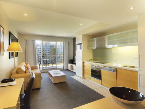 Oaks Glenelg Plaza Pier Suites - Australia Accommodation 6