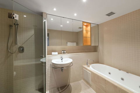 Oaks Glenelg Plaza Pier Suites - Australia Accommodation 3
