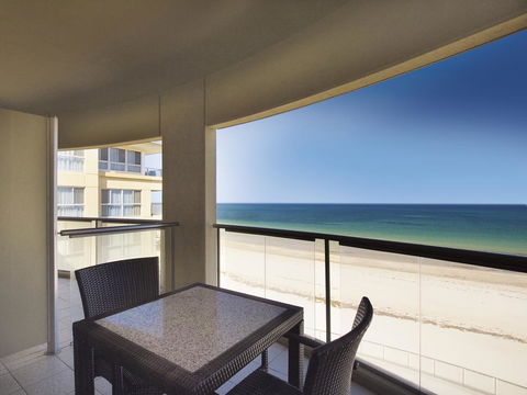 Oaks Glenelg Plaza Pier Suites - Australia Accommodation 4