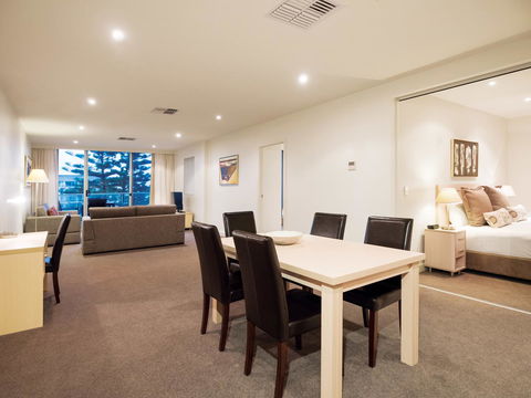 Oaks Glenelg Liberty Suites - Australia Accommodation 24