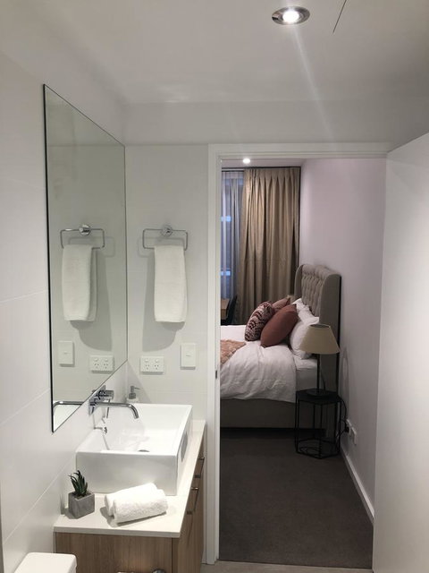 Resort Style Luxury City Apartment + Free Car Parking - Australia Accommodation 6
