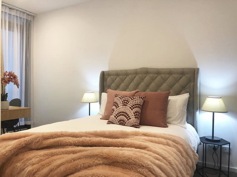 Resort Style Luxury City Apartment + Free Car Parking - Australia Accommodation 3