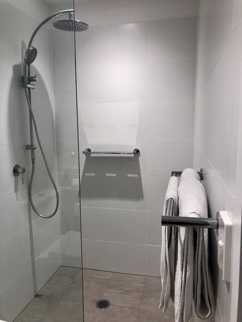 Resort Style Luxury City Apartment + Free Car Parking - Australia Accommodation 26