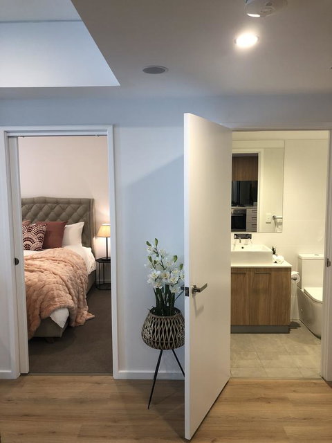 Resort Style Luxury City Apartment + Free Car Parking - Australia Accommodation 13