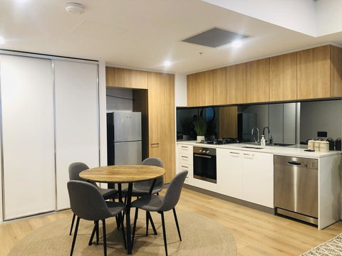 Resort Style Luxury City Apartment + Free Car Parking - Australia Accommodation 11