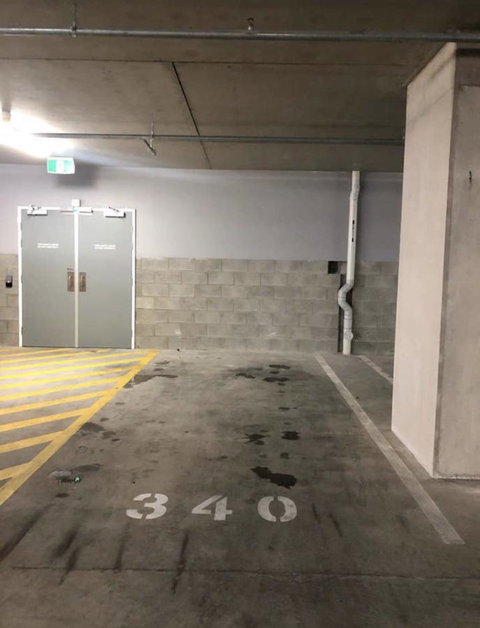 Resort Style Luxury City Apartment + Free Car Parking - Australia Accommodation 30