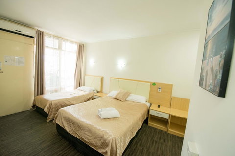 Jacksons Motor Inn - Australia Accommodation 18