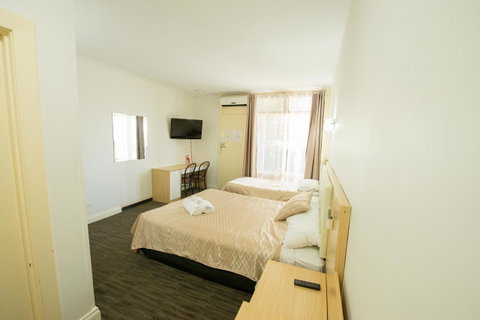 Jacksons Motor Inn - Australia Accommodation 17