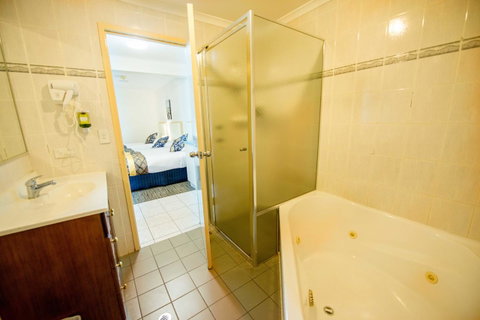 Jacksons Motor Inn - Australia Accommodation 9
