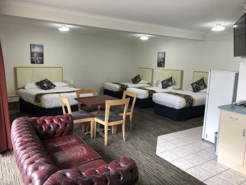 Jacksons Motor Inn - Australia Accommodation 41