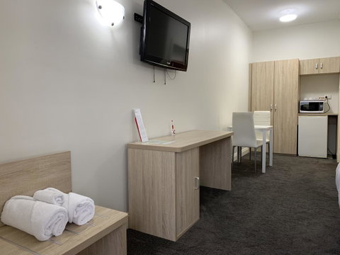 Jacksons Motor Inn - Australia Accommodation 38