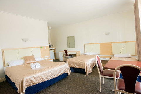 Jacksons Motor Inn - Australia Accommodation 12