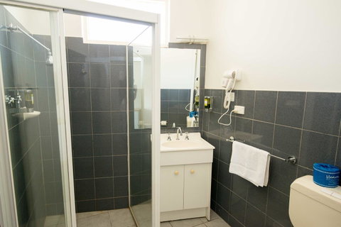Jacksons Motor Inn - Australia Accommodation 13