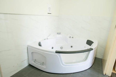 Jacksons Motor Inn - Australia Accommodation 31