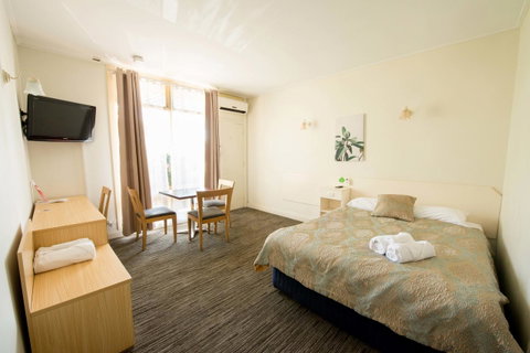Jacksons Motor Inn - Australia Accommodation 11