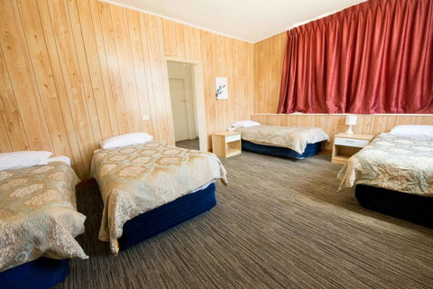 Jacksons Motor Inn - Australia Accommodation 10