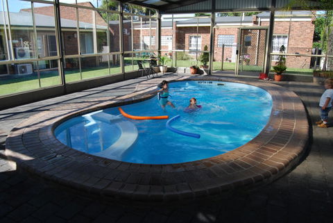 Arkana Motor Inn & Terrace Apartments - Australia Accommodation 2