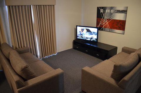 Arkana Motor Inn & Terrace Apartments - Australia Accommodation 4