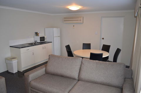 Arkana Motor Inn & Terrace Apartments - Australia Accommodation 11