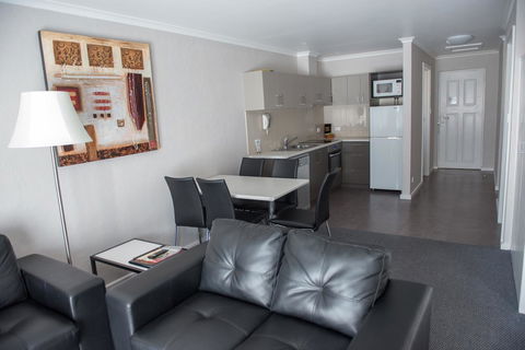 Arkana Motor Inn & Terrace Apartments - Australia Accommodation 24