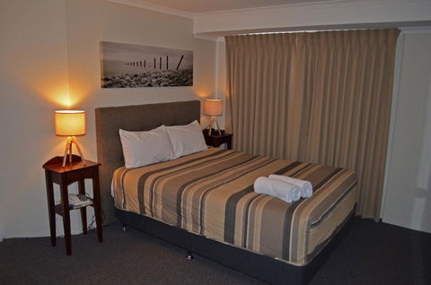 Arkana Motor Inn & Terrace Apartments - Australia Accommodation 1