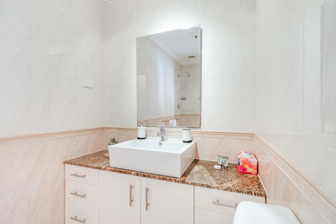 York Apartments On Grenfell - Australia Accommodation 13