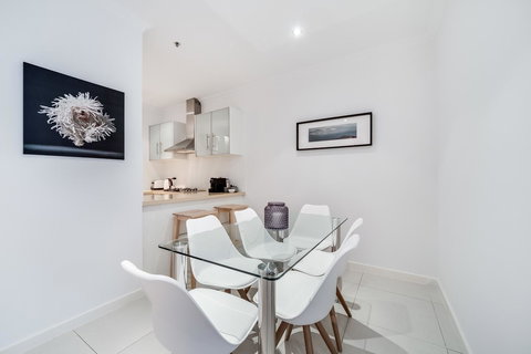 York Apartments On Grenfell - Australia Accommodation 6
