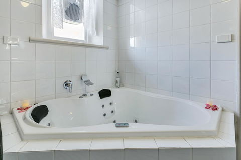\'THE CHURCH\' Guest Home, Gawler Barossa Region - Australia Accommodation 6