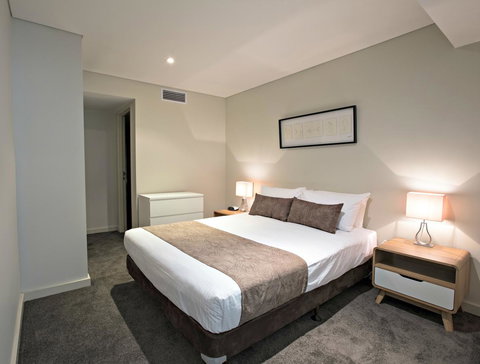 Adelaide DressCircle Apartments - North Terrace - Australia Accommodation 24