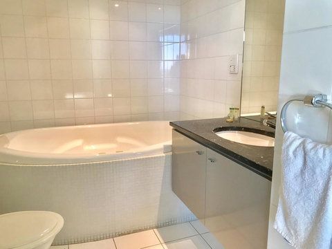 Adelaide DressCircle Apartments - North Terrace - Australia Accommodation 6