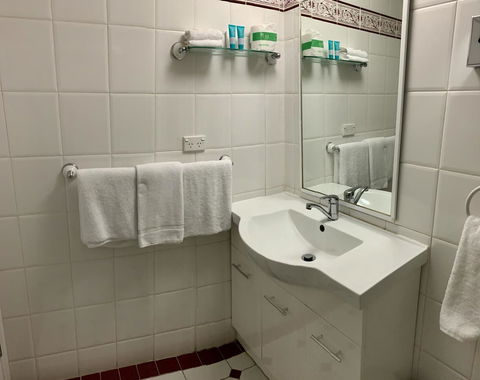 Ensenada Motor Inn And Suites - Australia Accommodation 6